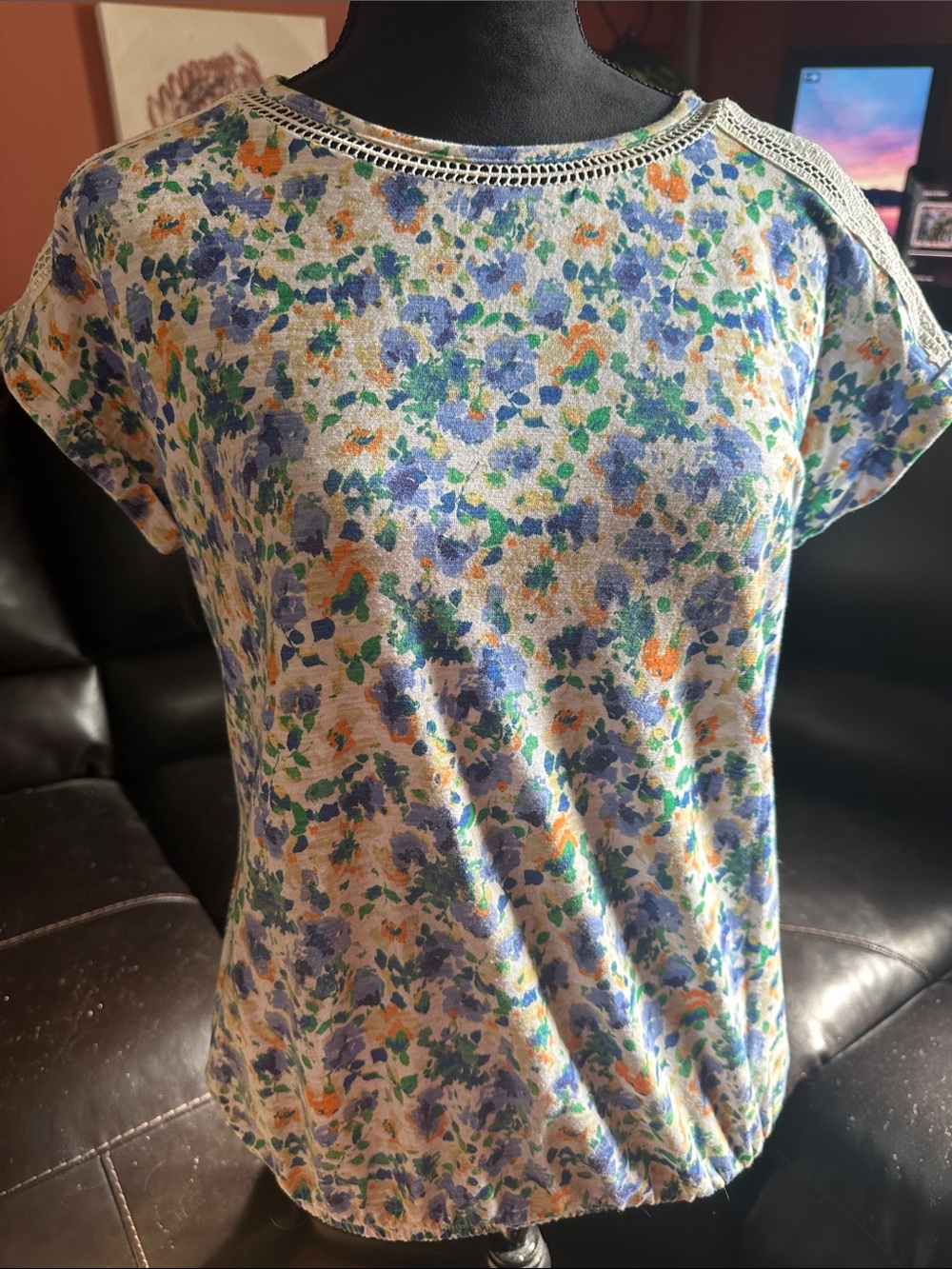Crochet-Trim Floral Short Sleeve Tee in Blue, Green & Orange